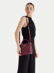 Guess Torebka Paisleigh HWQG98 83050 Bordowy. Czerwone torebki klasyczne Guess, z aplikacjami, ze skóry, bez dodatków. Za 589.99 zł.