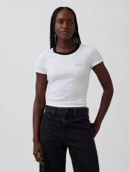 GAP Koszulka w kolorze białym rozmiar: XS. Białe bluzki GAP, xs, bez wzorów, bez kołnierzyka, bez ramiączek. Za 44.30 zł.