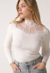 Biały Dopasowany Sweter z Półgolfem z Wiskozą Zdobiony Koronkową Siateczką Genna. Białe swetry Born2be, z aplikacjami, z koronki, bez ramiączek. Za 89.99 zł.