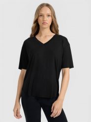 4F T-shirt oversize z modalem damski - czarny S. Czarne t-shirty 4f, s, bez wzorów, bez kołnierzyka, bez ramiączek. Za 99.99 zł.