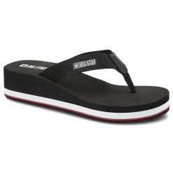 Czarne Japonki Big Star Wygodne Buty Na Koturnie. Czarne klapki Big Star, bez wzorów, bez obcasa, na koturnie. Za 99.99 zł.