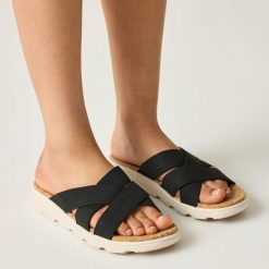 Sandały damskie Cassie. Czarne sandały Regatta, bez wzorów, z neoprenu, bez obcasa, bez zapięcia. Za 119.99 zł.