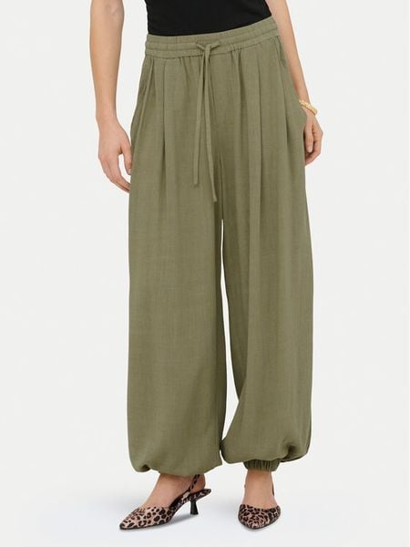 ONLY Spodnie materiałowe Siesta 15373197 Khaki Regular Fit. Brązowe szorty Only, bez wzorów, z materiału. Za 105.99 zł.