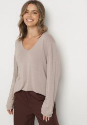 Beżowy Wiskozowy Sweter o Pudełkowym Kroju z Metaliczną Nitką Essmia. Brązowe swetry Born2be, plus size, bez wzorów, z dzianiny, bez ramiączek. Za 79.99 zł.