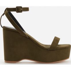 Sandały na koturnie - Khaki. Sandały Reserved. Za 139.99 zł.
