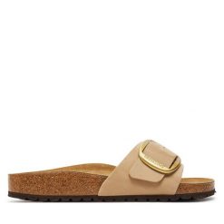 Klapki Birkenstock. Brązowe klapki Birkenstock, bez wzorów, bez obcasa. Za 539.99 zł.