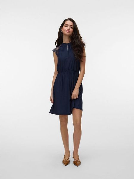 Vero Moda Sukienka w kolorze granatowym rozmiar: S. Niebieskie sukienki Vero Moda, s, bez wzorów, z koronki, bez kołnierzyka, bez ramiączek, mini. Za 129.95 zł.