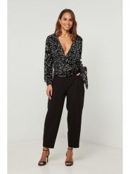 L'armoire de Suzette Bluzka w kolorze czarnym rozmiar: 34/36. Czarne bluzki L'armoire de Suzette, l, bez wzorów, klasyczne, bez kołnierzyka, bez ramiączek. Za 82.99 zł.