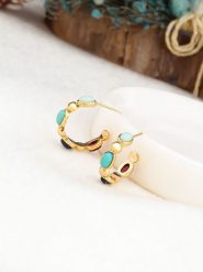 Pierres de Jade Pozłacane kolczyki-półkreole z kamieniami szlachetnymi rozmiar: onesize. Czerwone kolczyki Pierres de Jade, z agatem, pozłacane. Za 39.99 zł.