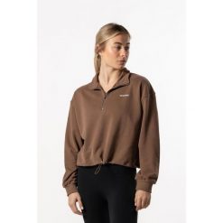 Damska krótka bluza z krótkim zamkiem i opuszczonym ramieniem – brązowy. Brązowe bluzy sportowe AESTHETIC WOLF, l, bez wzorów, z bawełny, bez kaptura. Za 259.99 zł.