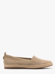 Piaskowe espadryle. Brązowe espadryle Ryłko, bez wzorów, ze skóry, bez obcasa, na płaskiej podeszwie, bez zapięcia. W wyprzedaży za 299.99 zł.