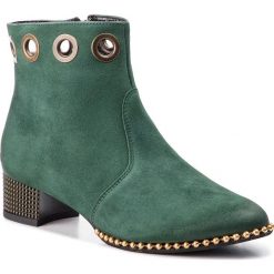 Botki MACIEJKA - 03672-09/00-3 Zielony. Zielone botki Maciejka, z aplikacjami, ze skóry, bez obcasa, bez zapięcia. W wyprzedaży za 239.00 zł.