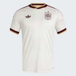 Koszulka piłkarska replika Hiszpania 26 wyjazdowa. Białe bluzki Adidas, s, bez wzorów, retro, bez kołnierzyka, bez ramiączek. Za 449.99 zł.