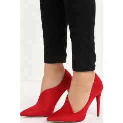 Czerwone Szpilki Asymmetric. Czerwone szpilki Born2be, bez wzorów, ze skóry, ze szpiczastym noskiem, bez obcasa, na szpilce, bez zapięcia. Za 69.99 zł.