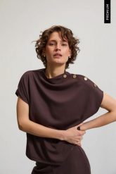 Bluza z dodatkiem modalu brązowa. Brązowe bluzy MOODO, l, bez wzorów, z elastanu, bez kaptura. Za 99.99 zł.