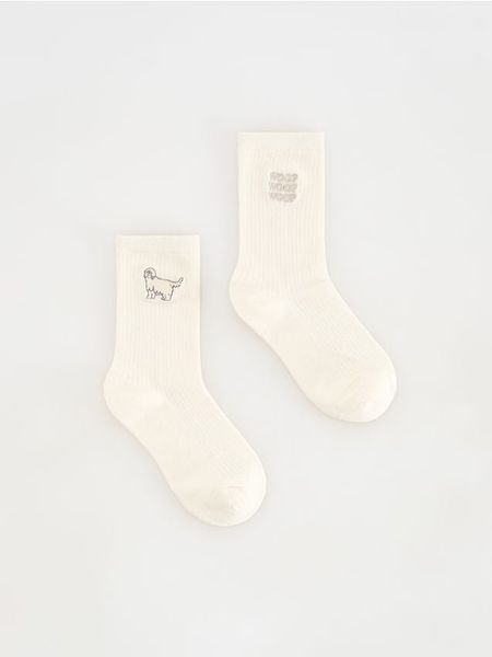 Skarpetki z bawełną 2 pack - złamana biel. Skarpety Reserved, bez wzorów, z bawełny. Za 39.99 zł.