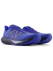 New Balance Buty "FuelCell Rebel v4" w kolorze niebieskim do biegania rozmiar: 42,5. Niebieskie obuwie sportowe New Balance, z materiału, bez zapięcia, do biegania. Za 400.65 zł.