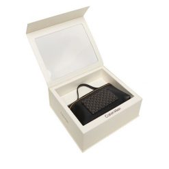 Kosmetyczka Calvin Klein. Czarne kufry i kosmetyczki Calvin Klein, bez wzorów, bez dodatków. Za 369.99 zł.