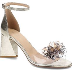 Złote Sandały Damiss Eleganckie Skórzane Buty Na Obcasie. Żółte sandały DAMISS, bez wzorów, ze skóry, eleganckie, bez obcasa, na obcasie, bez zapięcia. Za 379.00 zł.