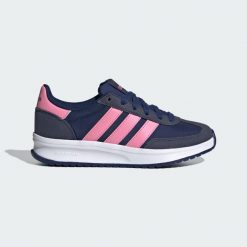 Kapcie ADIDAS RUN 70s 2.0 J Niebieski. Czerwone obuwie domowe Adidas, bez wzorów, z syntetyku, bez zapięcia. Za 249.00 zł.