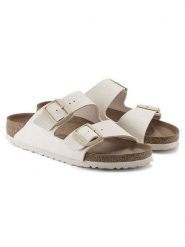 Birkenstock Klapki "Arizona" w kolorze kremowym rozmiar: 40. Brązowe klapki Birkenstock, bez wzorów, z otwartym noskiem, bez obcasa. Za 357.95 zł.
