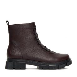 Botki Rieker. Czerwone botki Rieker, bez wzorów, bez obcasa, na płaskiej podeszwie, bez zapięcia. Za 399.99 zł.