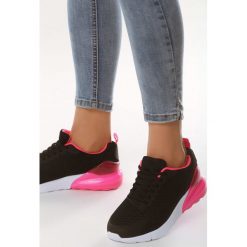 Czarno-Fuksjowe Buty Sportowe Think Likely. Obuwie sportowe Born2be. Za 109.99 zł.