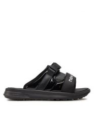 New Balance Klapki SWA330D3 Czarny. Czarne klapki New Balance, bez wzorów, ze skóry, bez obcasa. Za 149.99 zł.