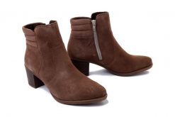 RIEKER Y2058-24 brown, botki damskie. Brązowe botki Rieker, na zimę, bez wzorów, bez obcasa, na obcasie, bez zapięcia. Za 399.90 zł.