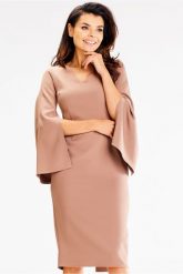 Elegancka ołówkowa sukienka midi z rozciętymi rękawami beż. Sukienki Awama, l, bez wzorów, eleganckie, bez kołnierzyka, bez ramiączek, midi, ołówkowe. Za 359.00 zł.