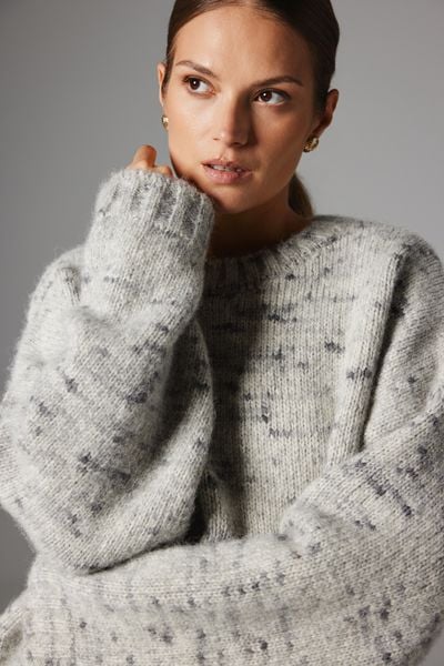WEŁNIANY SWETER PETRA SZARY One size - Flawless. Szare swetry Flawless, bez wzorów, z wełny, bez ramiączek. Za 799.00 zł.