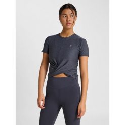 Koszulka damska Hummel Yoga Wrap. Brązowe bluzki Hummel, bez wzorów, sportowe, bez kołnierzyka, bez ramiączek. Za 170.00 zł.