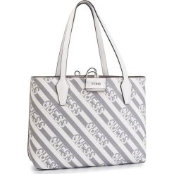 Torebka GUESS - Bobbi (AC) HWAC64 22150 GMP. Białe shopper Guess, z aplikacjami, ze skóry ekologicznej, bez dodatków. W wyprzedaży za 319.00 zł.