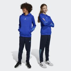 Train Icons AEROREADY 3-Stripes Knit Pants. Niebieskie spodnie dresowe Adidas, bez wzorów, z dresówki. W wyprzedaży za 179.90 zł.