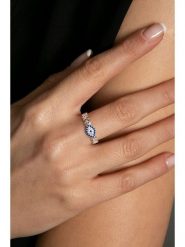 Lodie Silver Srebrny pierścionek z cyrkoniami rozmiar: onesize. Niebieskie pierścionki Lodie Silver, z cyrkonią, srebrne. Za 110.04 zł.