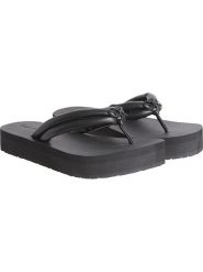 Calvin Klein Japonki w kolorze czarnym rozmiar: 40. Czarne klapki Calvin Klein, bez wzorów, z otwartym noskiem, bez obcasa. Za 126.99 zł.