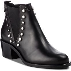 Botki BADURA - 7874-69 Czarny 1520. Czarne botki Badura, z aplikacjami, ze skóry, bez obcasa, na obcasie, bez zapięcia. W wyprzedaży za 269.00 zł.