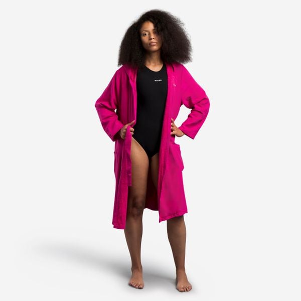 Second Life - Szlafrok na basen damski Decathlon Compact z... - Stan Doskonały. Czerwone szlafroki DECATHLON, m, bez wzorów, z bawełny, bez ramiączek, z kapturem. Za 95.99 zł.