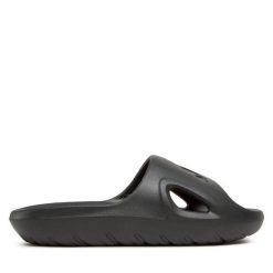 Klapki adidas. Czarne klapki Adidas, bez wzorów, bez obcasa. Za 139.99 zł.