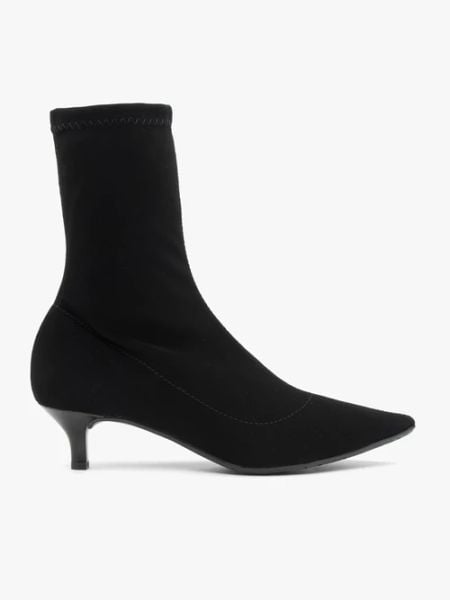 Czarne botki skarpetowe na niskim obcasie. Czarne botki Brawo sp. z o.o., bez wzorów, z nubiku, bez obcasa, na obcasie, bez zapięcia. Za 399.99 zł.