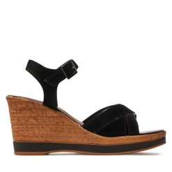 Sandały Tamaris. Czerwone sandały Tamaris, bez wzorów, bez obcasa, na słupku, bez zapięcia. Za 329.99 zł.