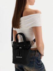 Guess Jeans Torebka CWBEO-GUESS-XC-006-09 Czarny. Czarne torebki klasyczne Guess Jeans, z aplikacjami, z jeansu, bez dodatków. Za 199.99 zł.