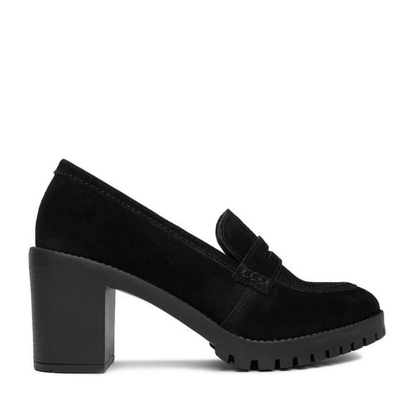 Półbuty Lasocki. Czarne czółenka Lasocki, bez wzorów, bez obcasa, na obcasie, bez zapięcia. Za 229.99 zł.