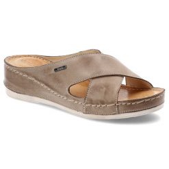 Brązowe Klapki Wasak Skórzane Obuwie Damskie. Brązowe klapki Wasak, bez wzorów, ze skóry, bez obcasa, na koturnie. Za 259.00 zł.