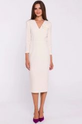 Elegancka sukienka ołówkowa z dekoltem V kremowa. Białe sukienki Stylove, do pracy, s, bez wzorów, z tkaniny, biznesowe, bez kołnierzyka, bez ramiączek, ołówkowe. Za 449.00 zł.