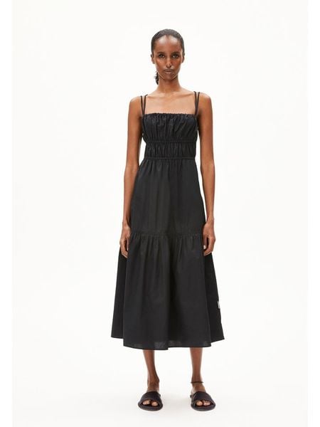 Armedangels Sukienka "Hetmalaa" w kolorze czarnym rozmiar: M. Czarne sukienki ARMEDANGELS, m, bez wzorów, z bawełny, bez kołnierzyka, bez ramiączek, maxi, rozkloszowane. Za 378.54 zł.