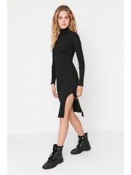 Trendyol Sukienka w kolorze czarnym rozmiar: XS. Czarne sukienki Trendyol, xs, bez wzorów, bez kołnierzyka, bez ramiączek, midi. Za 52.99 zł.