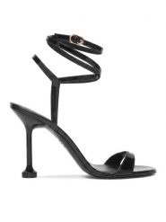 Stuart Weitzman Sandały Naudistini Wrap 100 SM910 Czarny. Czarne sandały Stuart Weitzman, bez wzorów, z lakierowanej skóry, bez obcasa, na szpilce, bez zapięcia. Za 2,319.00 zł.