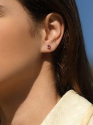 ATELIER DU DIAMANT Złote kolczyki-wkrętki z diamentami rozmiar: onesize. Czerwone kolczyki ATELIER DU DIAMANT, z diamentem, złote. Za 1,261.99 zł.