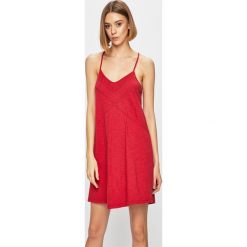 Roxy - Sukienka. Zielone sukienki Roxy, na co dzień, m, bez wzorów, z bawełny, casualowe, bez kołnierzyka, bez ramiączek, mini, proste. W wyprzedaży za 119.90 zł.